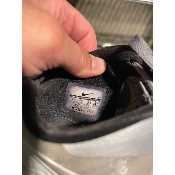 Nike womens 7.5 shoes - Picture 6 of 6